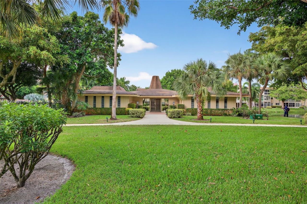 5001 NW 34th St, Unit 304, Lauderdale Lakes, FL 33319 Photo