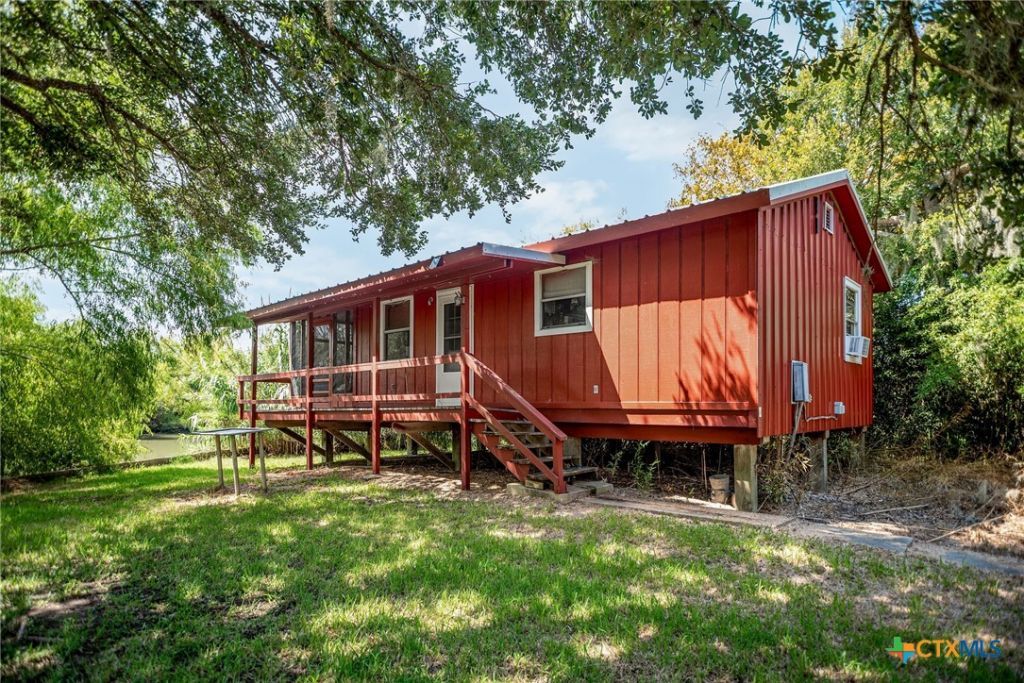 715 Haeber Lane, Tivoli, TX 77990 Main Photo