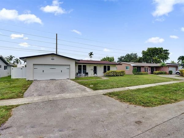 3991 N 41st Ct, Hollywood, FL 33021