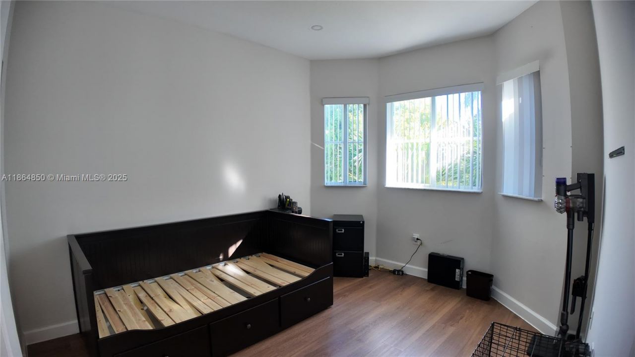 2558 NE 41st Ave, Homestead, FL 33033 Photo