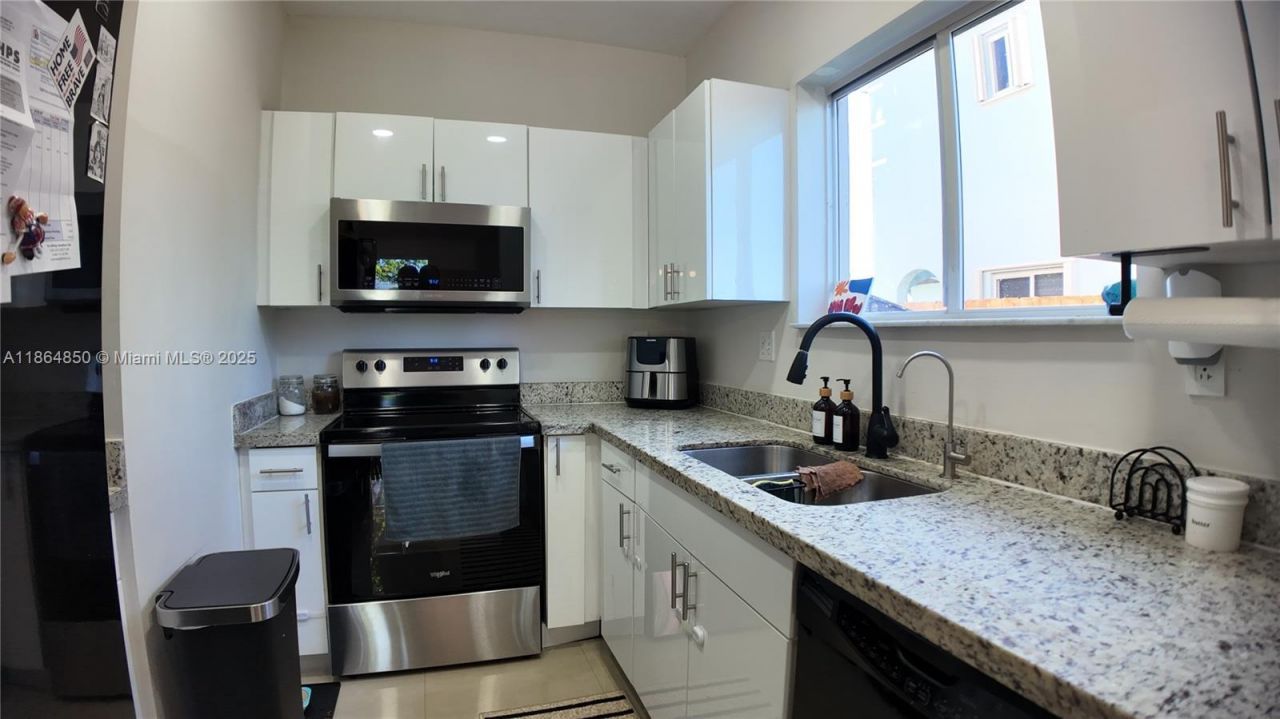 2558 NE 41st Ave, Homestead, FL 33033 Photo