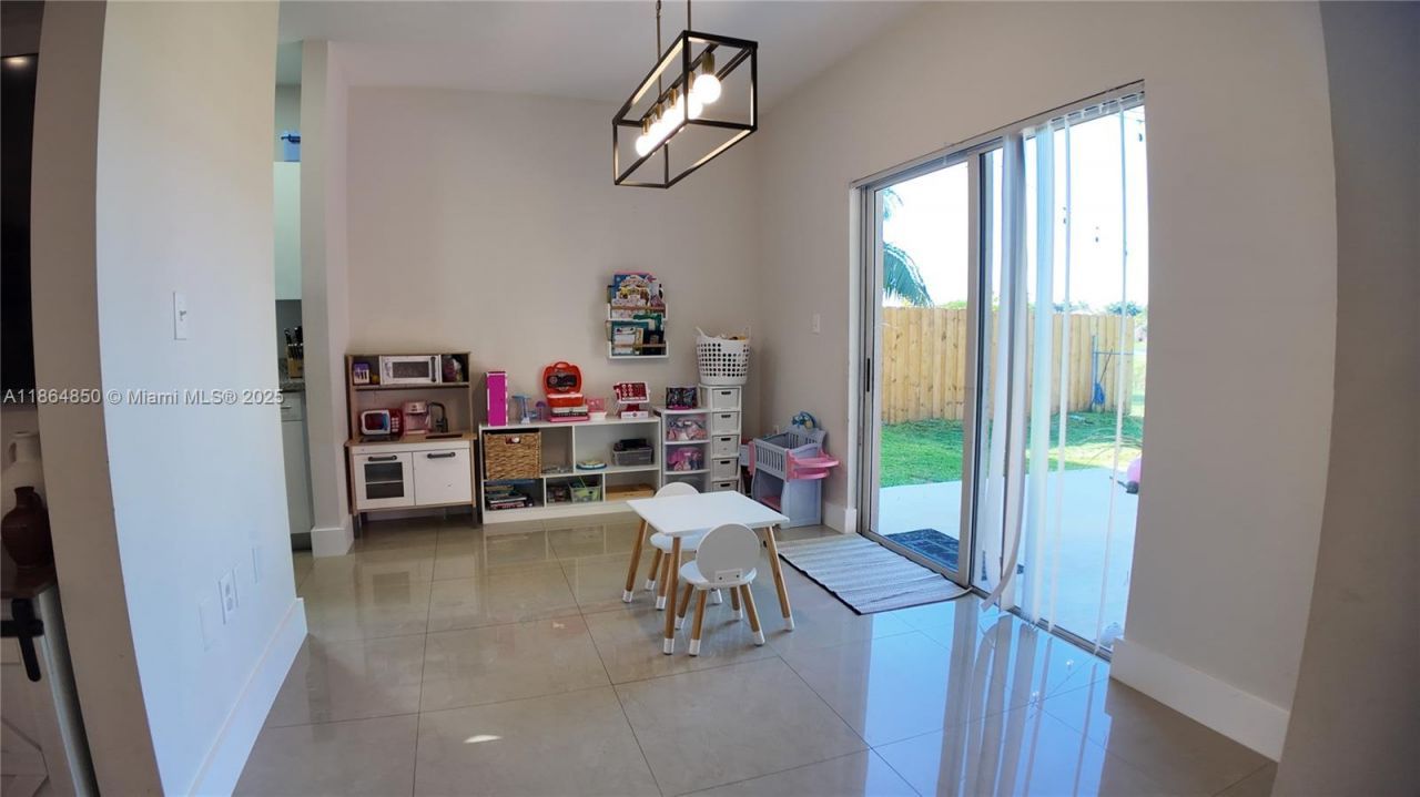 2558 NE 41st Ave, Homestead, FL 33033 Photo