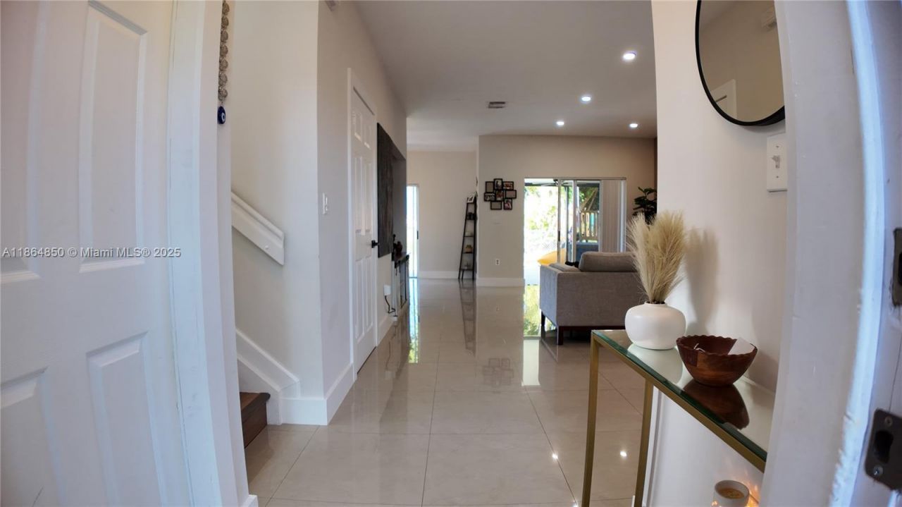 2558 NE 41st Ave, Homestead, FL 33033 Photo