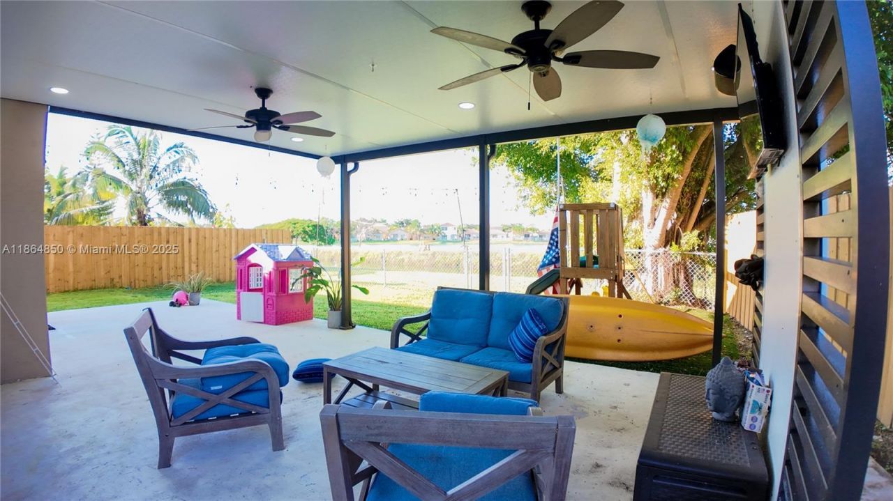 2558 NE 41st Ave, Homestead, FL 33033 Photo