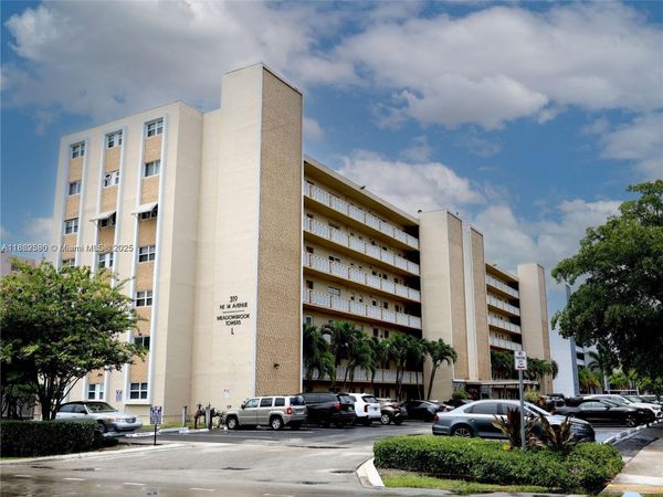 319 NE 14th Ave, Unit 505, Hallandale Beach, FL 33009