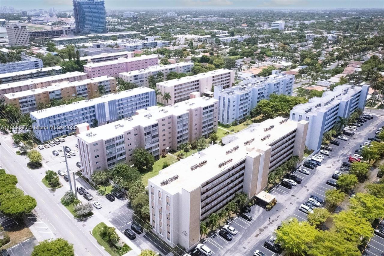 319 NE 14th Ave, Unit 505, Hallandale Beach, FL 33009 Photo