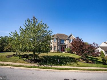 2704 WESTHAMPTON TERRACE, ELIZABETHTOWN, PA 17022