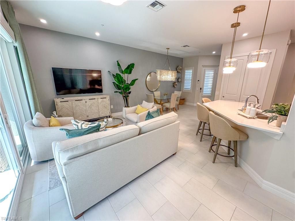 232 Indies Dr E, Unit 201, Naples, FL 34114 Photo