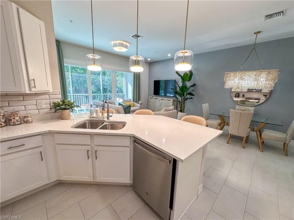232 Indies Dr E, Unit 201, Naples, FL 34114 Photo