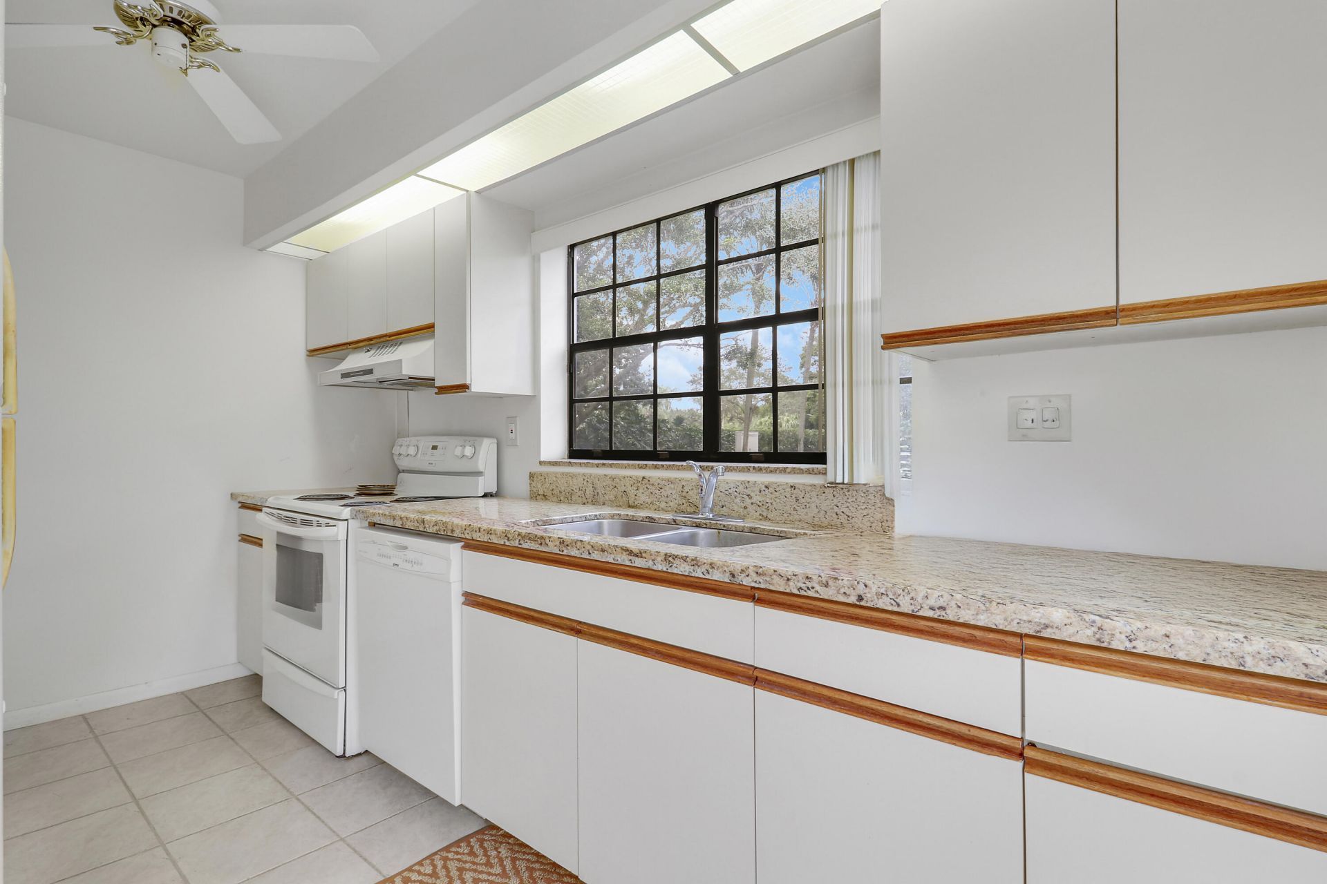 387 Prestwick Lane, Unit #1, Palm Beach Gardens, FL 33418 Photo