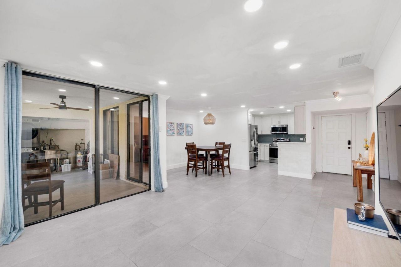 4125 S Carambola Circle, Unit 2126, Coconut Creek, FL 33066 Photo