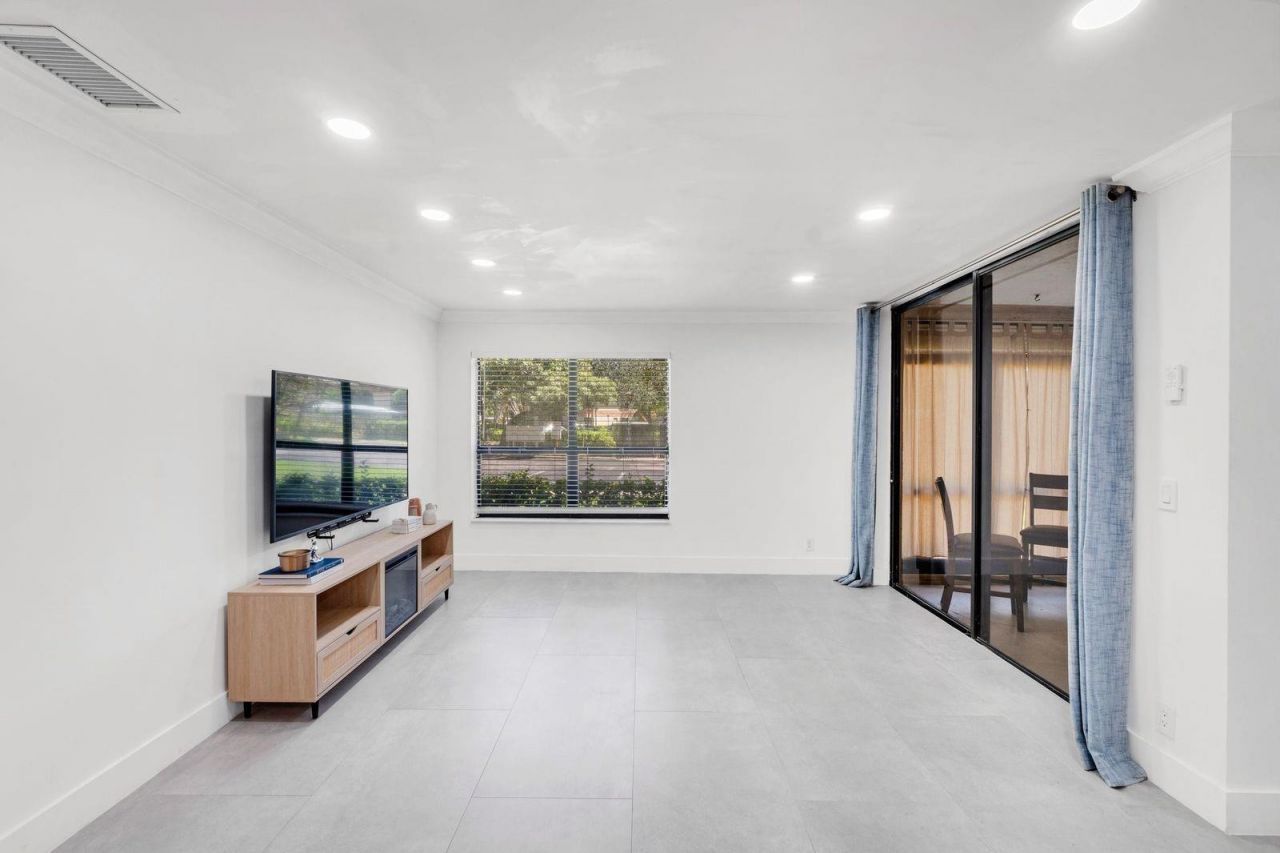 4125 S Carambola Circle, Unit 2126, Coconut Creek, FL 33066 Photo