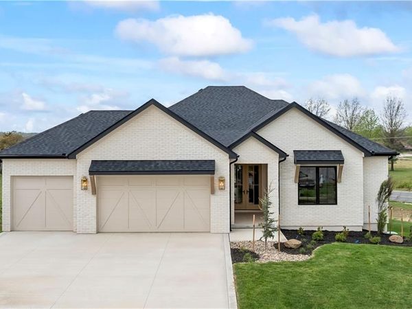 1816 NE Lashbrook Circle, Lee's Summit, MO 64086