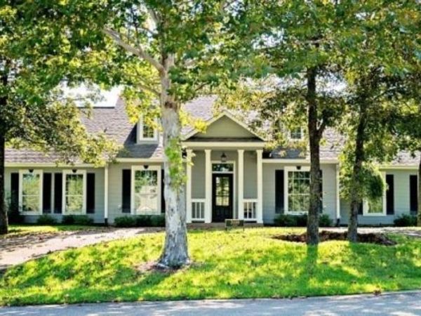 3699 Sabine Street, Athens, TX 75752