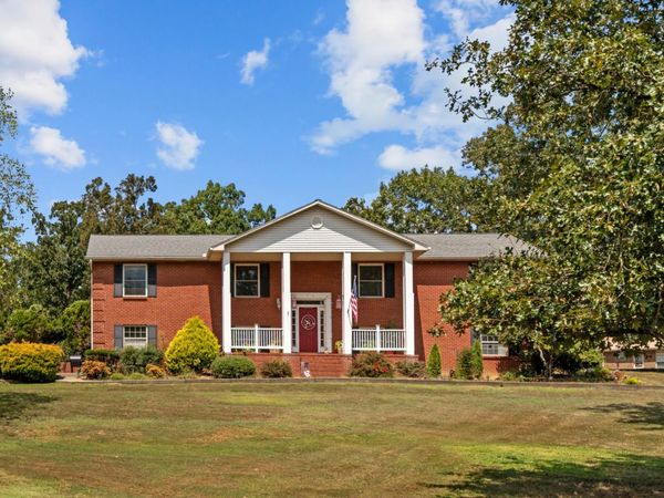 499 River Oaks Dr, New Johnsonville, TN 37134