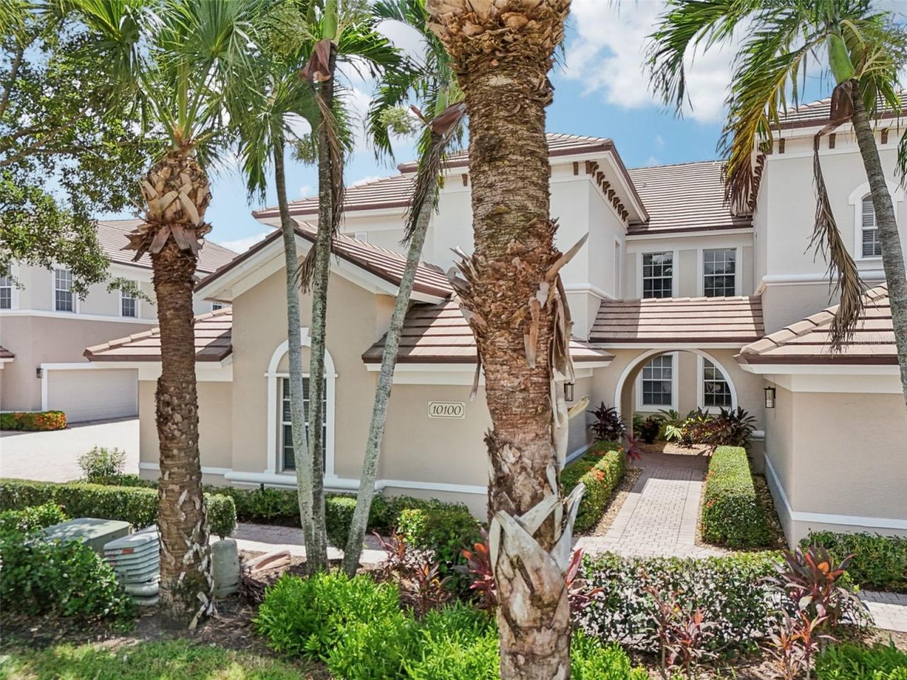 10100 Valiant Court, Unit 201, Miromar Lakes, FL 33913 Photo