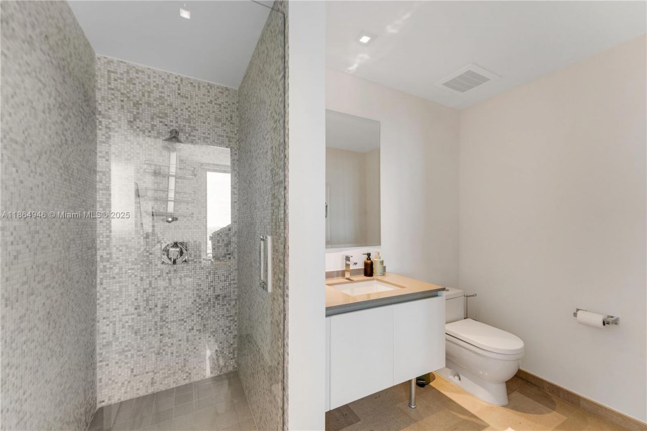 88 SW 7th St, Unit 2910, Miami, FL 33130 Photo