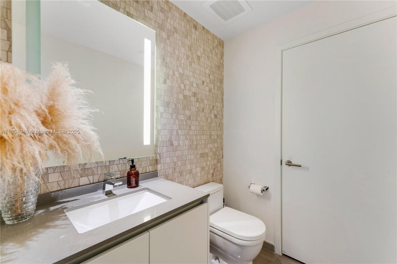 88 SW 7th St, Unit 2910, Miami, FL 33130 Photo