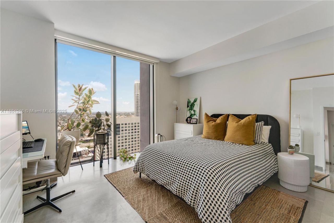 88 SW 7th St, Unit 2910, Miami, FL 33130 Photo