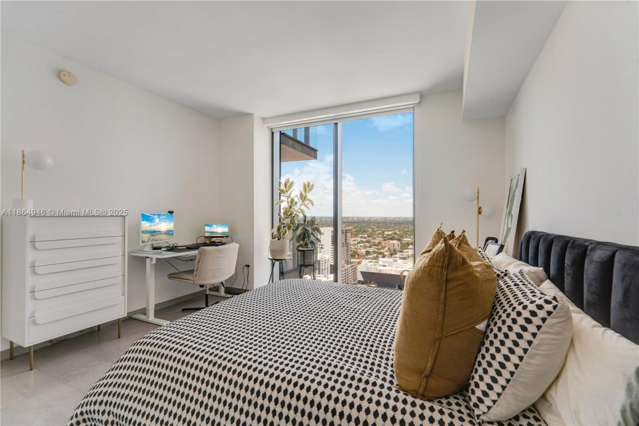 88 SW 7th St, Unit 2910, Miami, FL 33130 Photo