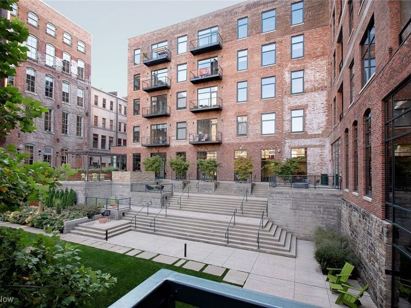 725 Johnson Court, Unit 407, Cleveland, OH 44113 Photo 14