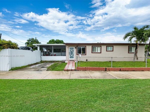 897 W 36th St, Hialeah, FL 33012