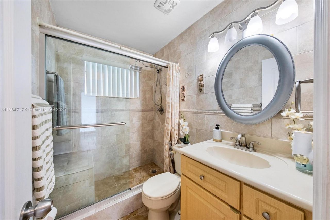 897 W 36th St, Hialeah, FL 33012 Photo