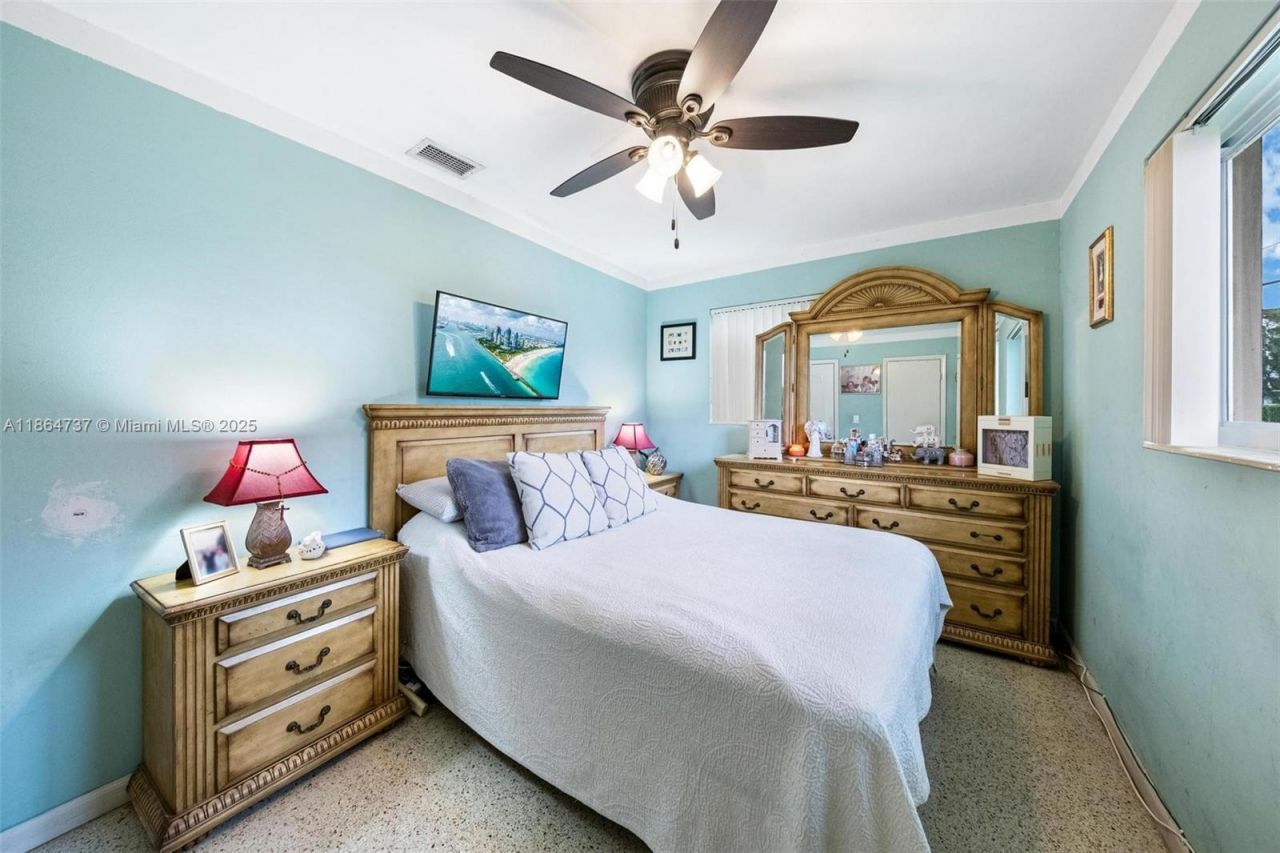 897 W 36th St, Hialeah, FL 33012 Photo