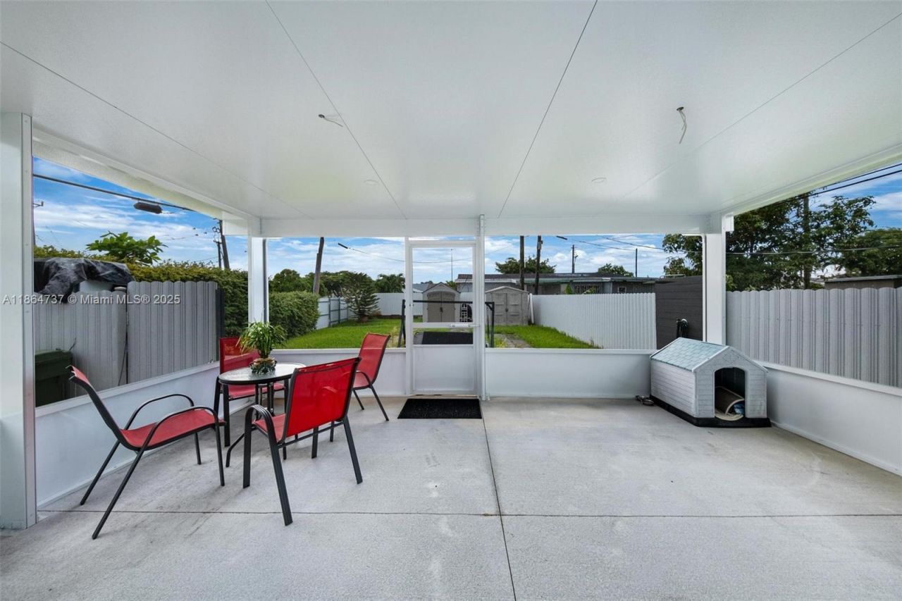 897 W 36th St, Hialeah, FL 33012 Photo