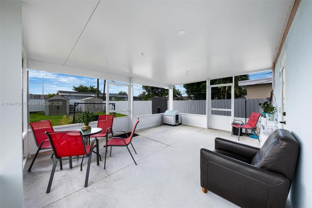 897 W 36th St, Hialeah, FL 33012 Photo