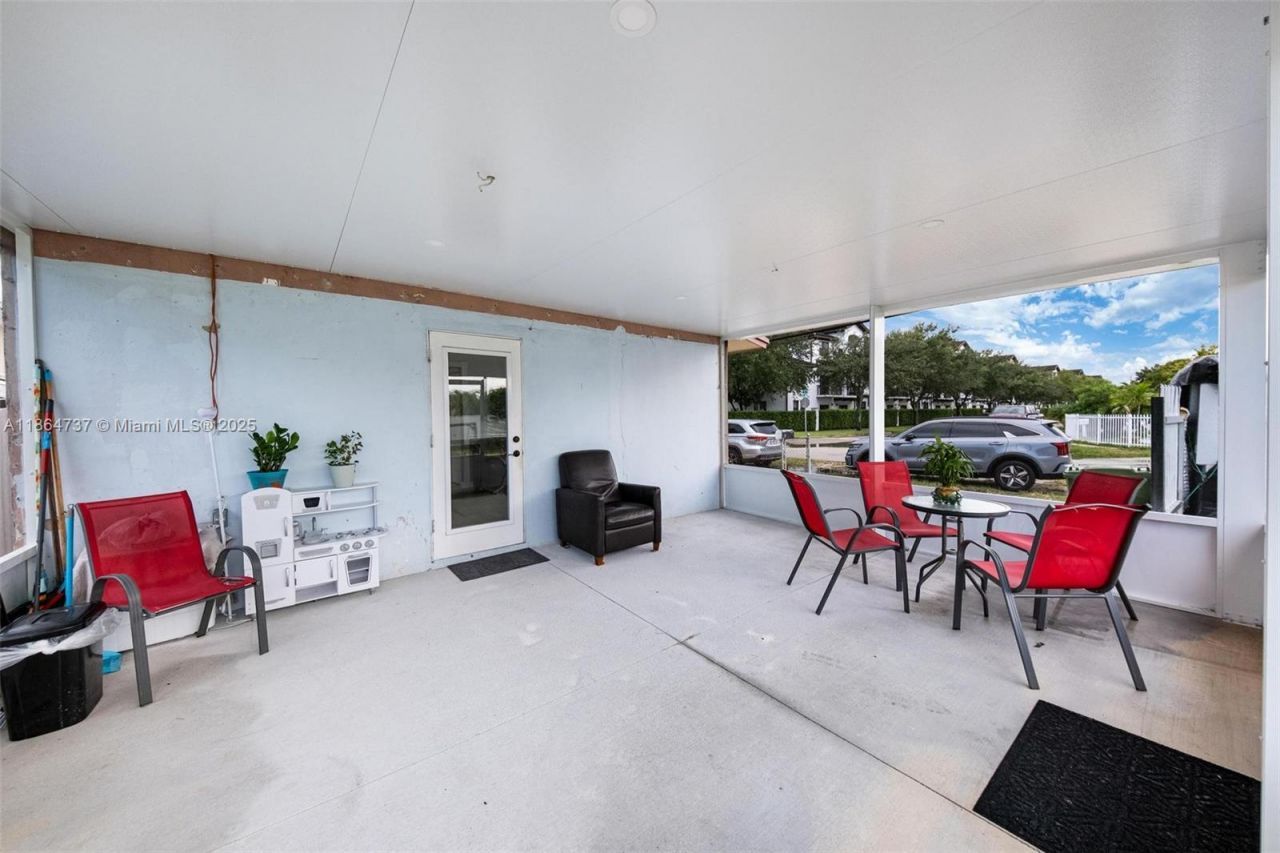 897 W 36th St, Hialeah, FL 33012 Photo