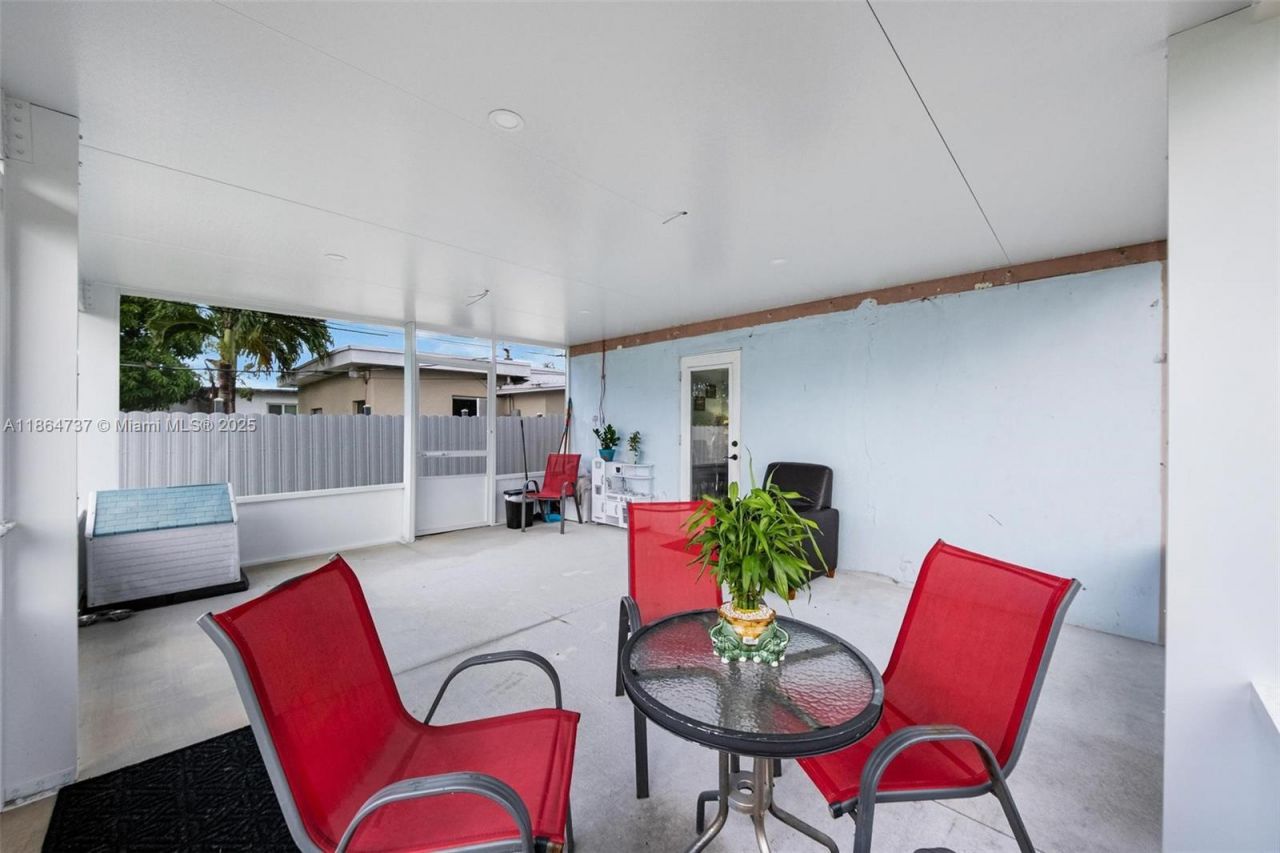 897 W 36th St, Hialeah, FL 33012 Photo