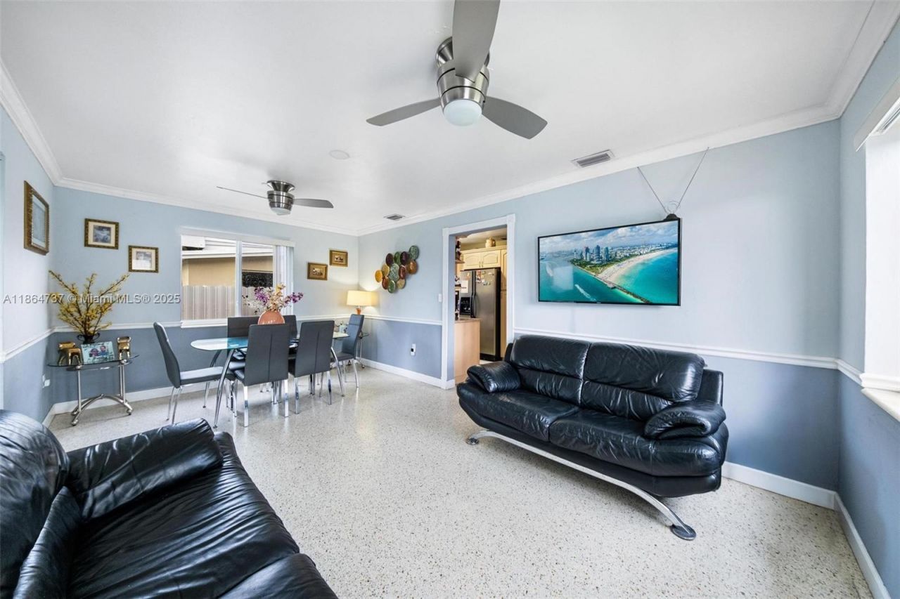 897 W 36th St, Hialeah, FL 33012 Photo