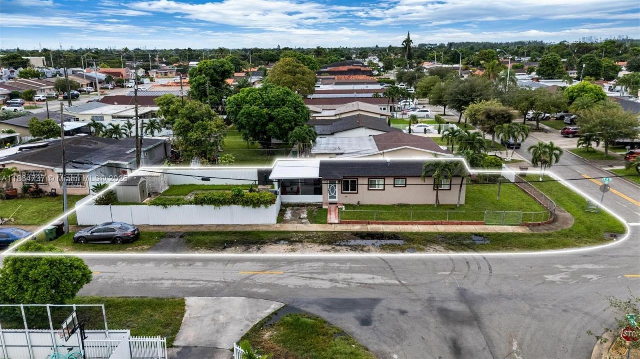 897 W 36th St, Hialeah, FL 33012 Photo