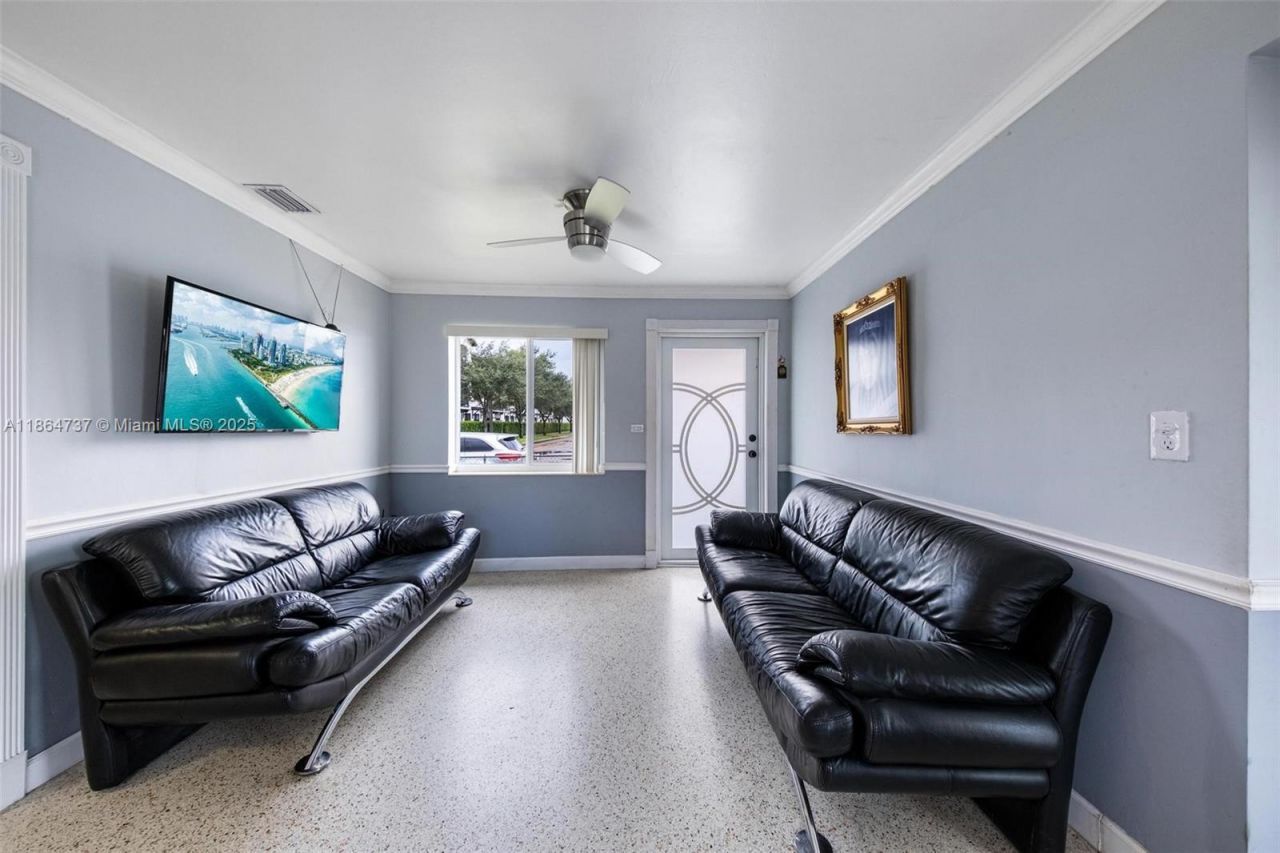 897 W 36th St, Hialeah, FL 33012 Photo