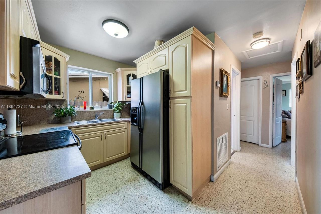 897 W 36th St, Hialeah, FL 33012 Photo