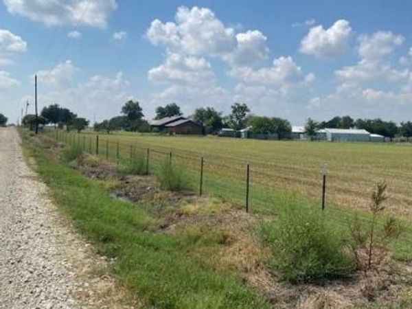 449 County Road 403, Lott, TX 76656