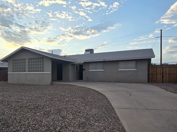 2211 W PECAN Road, Phoenix, AZ 85041