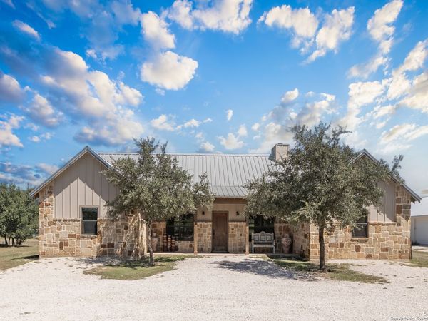 888 Tierra Linda Dr, ConCan, TX 78881