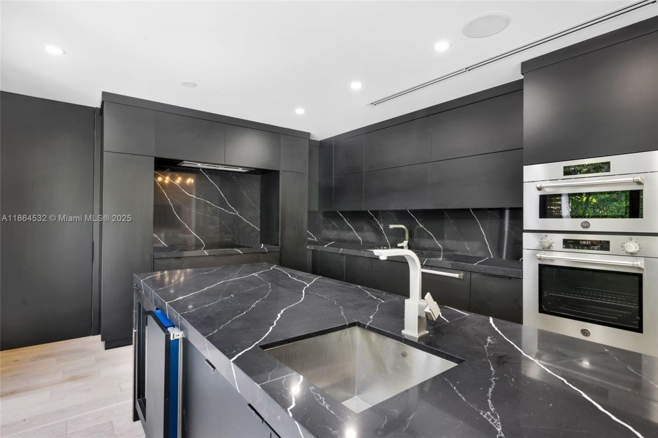 741 NE 80th St, Miami, FL 33138 Photo