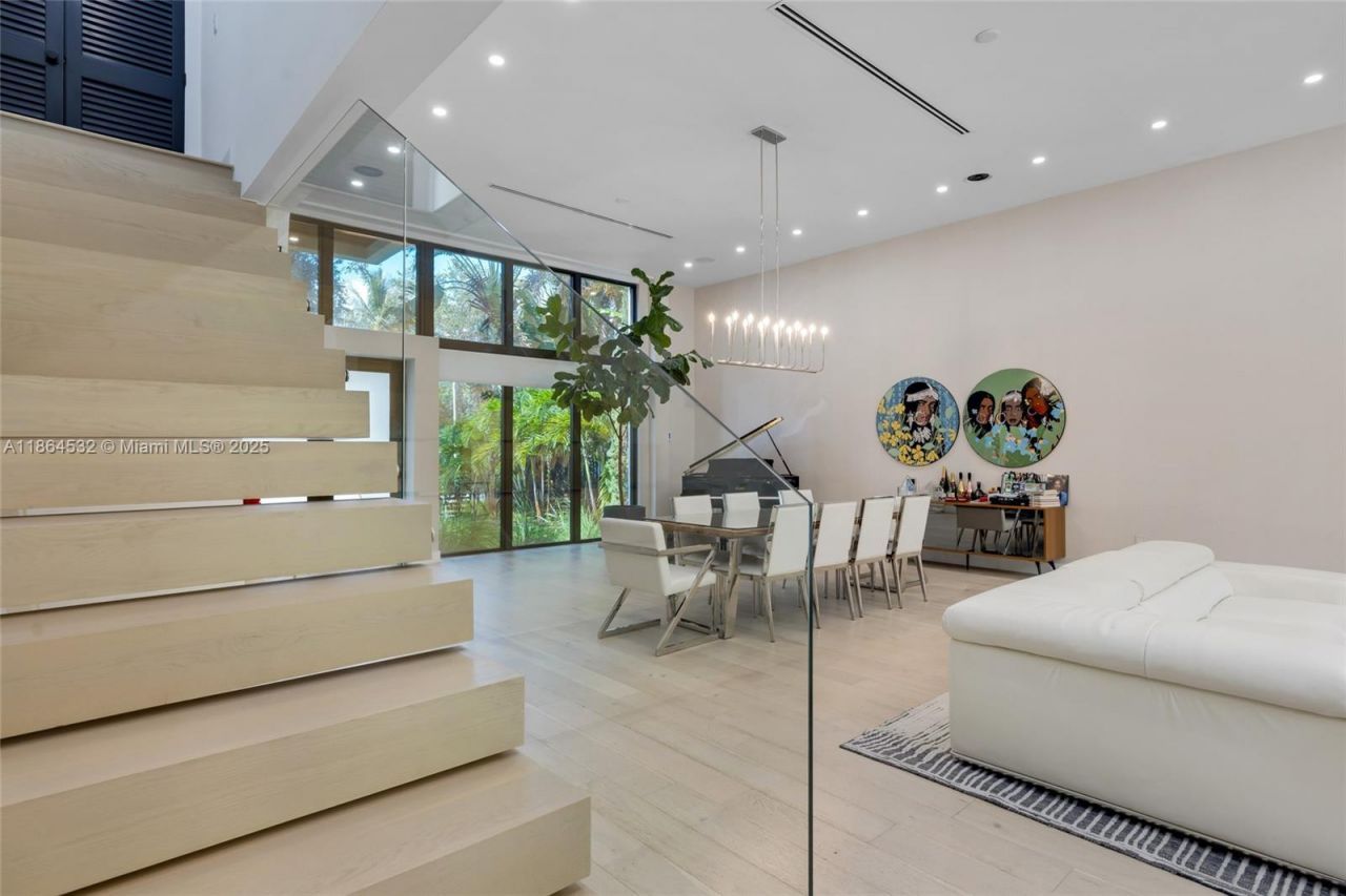 741 NE 80th St, Miami, FL 33138 Photo