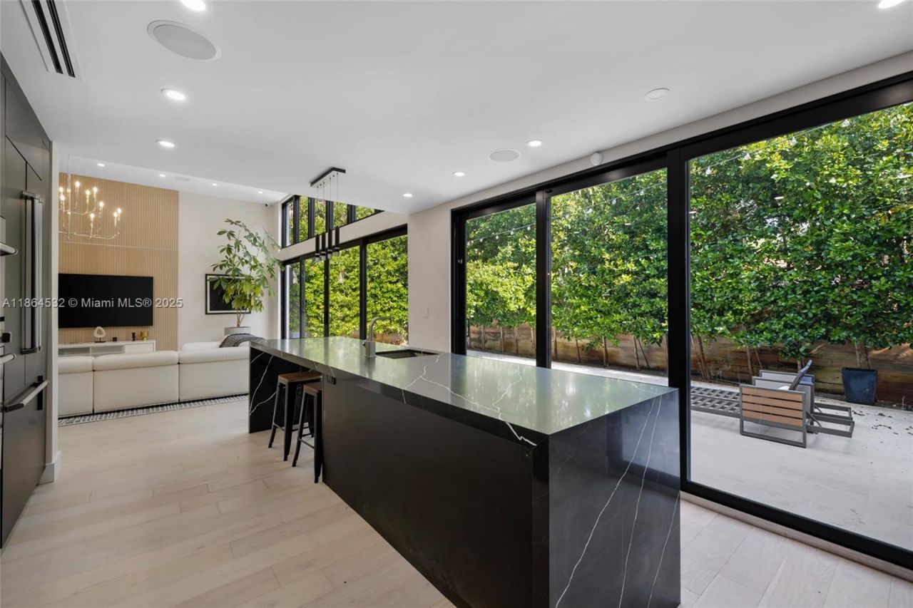 741 NE 80th St, Miami, FL 33138 Photo