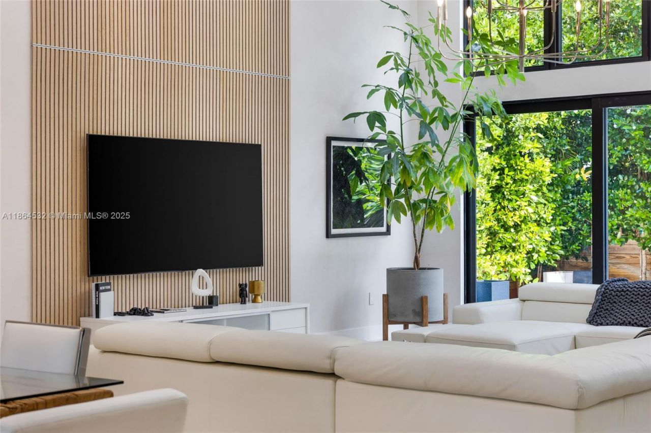 741 NE 80th St, Miami, FL 33138 Photo