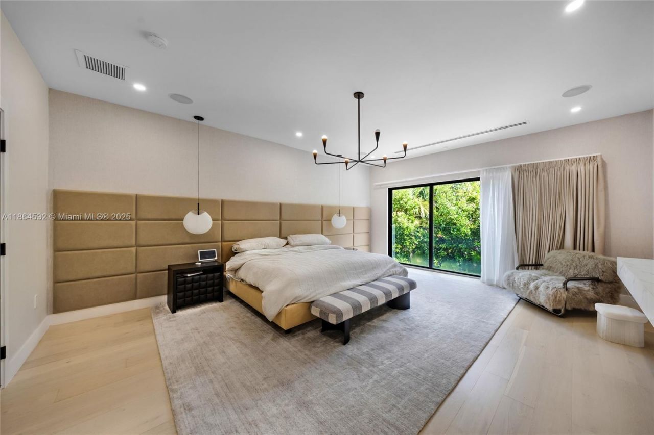 741 NE 80th St, Miami, FL 33138 Photo