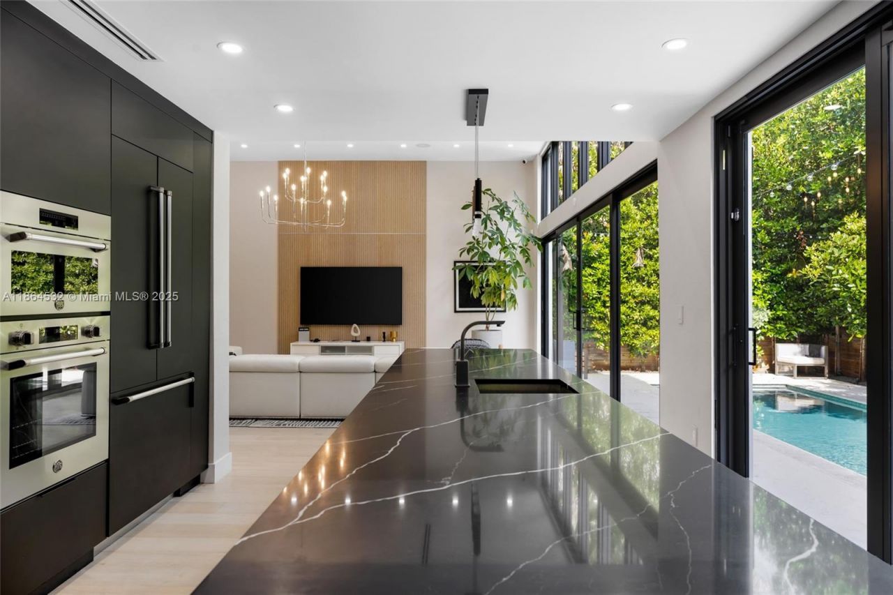 741 NE 80th St, Miami, FL 33138 Photo