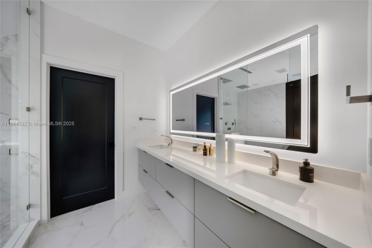 741 NE 80th St, Miami, FL 33138 Photo