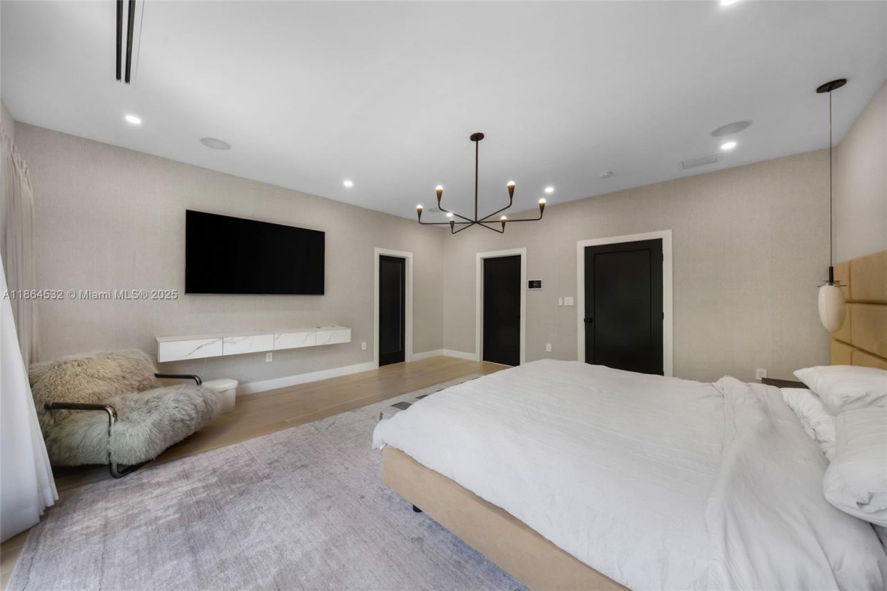 741 NE 80th St, Miami, FL 33138 Photo