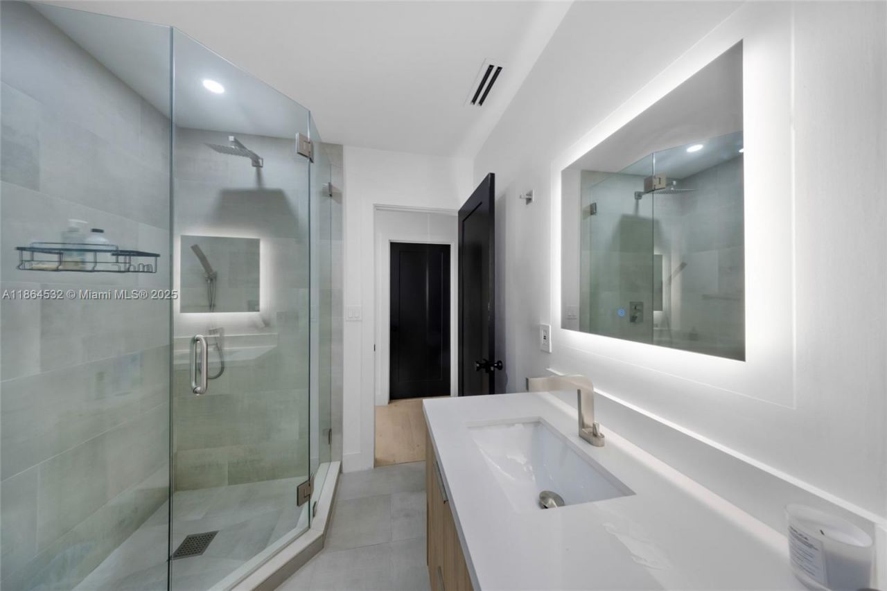 741 NE 80th St, Miami, FL 33138 Photo