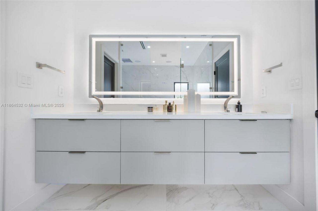 741 NE 80th St, Miami, FL 33138 Photo