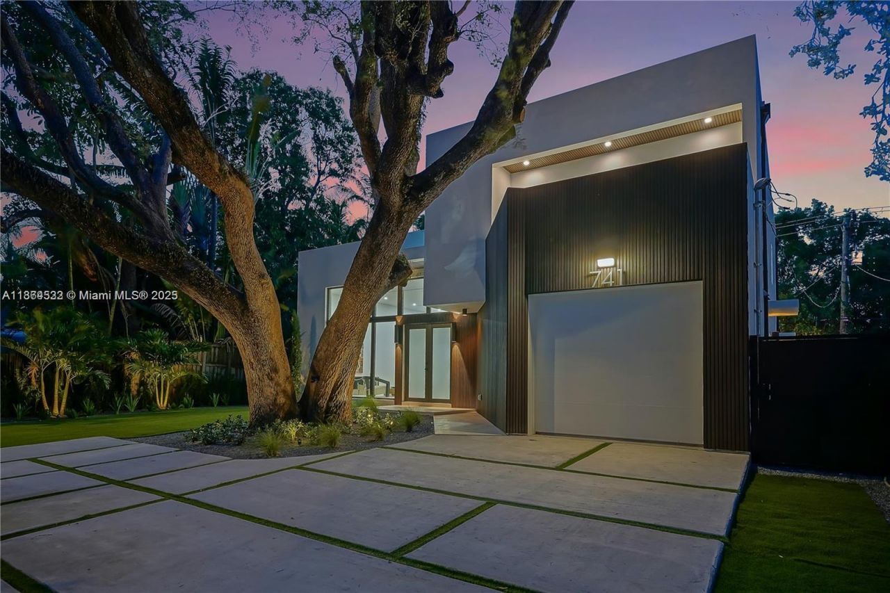 741 NE 80th St, Miami, FL 33138 Photo